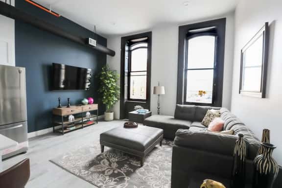 2B Stay at the Heart of Easton! - Image 1